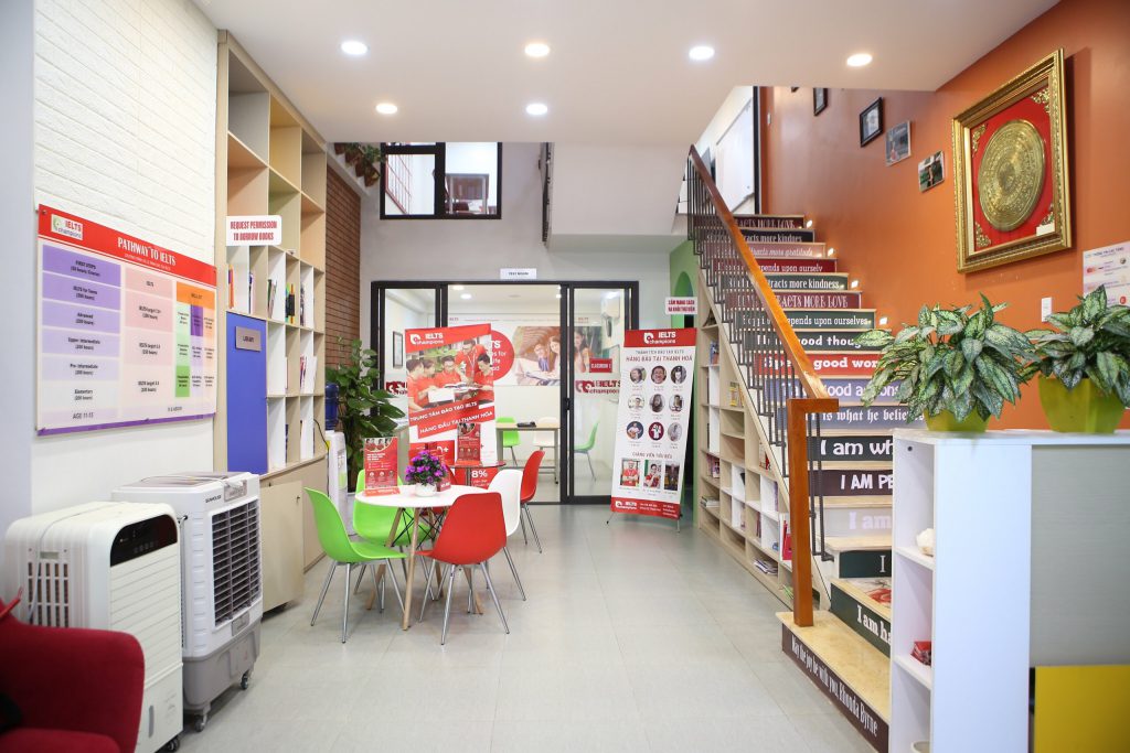 Plastic containers by Ms Nhung